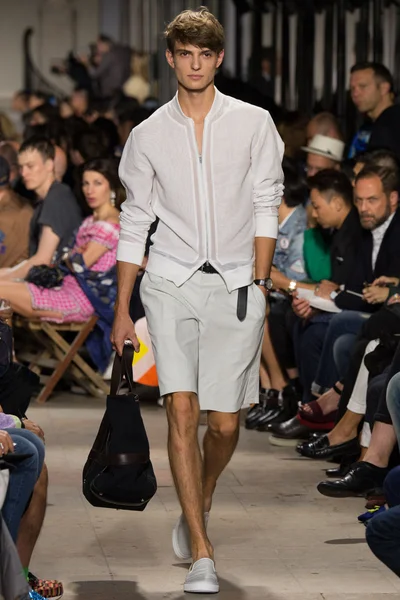 Look 10